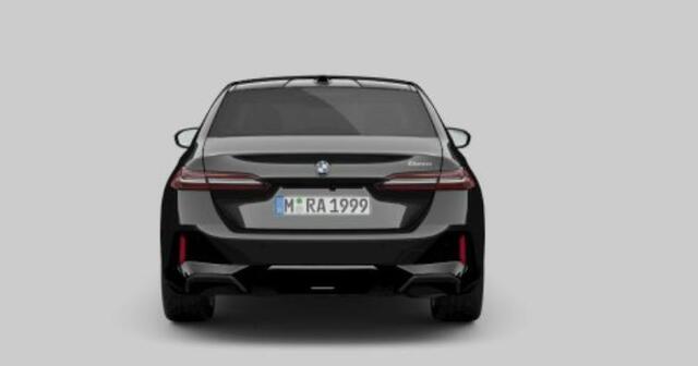 BMW 5-SERIE 520i M Sport - Panoramadak - Stoelverwarming/ventilatie voorstoelen - Head up - Parking/Driving Assistant - Active Guard - Comfort Access - Stuurwielrandverwarming - Comfort Pack -