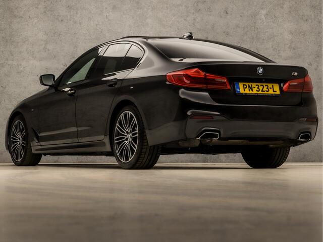 BMW 5-SERIE 520i M Sport High Executive 184Pk Automaat (SCHUIFDAK, M PAKKET, HEAD-UP DISPLAY, APPLE CARPLAY, GROOT NAVI, STUUR/STOELVERWARMING, MEMORY SEATS, ADAPTIVE CRUISE, SFEERVERLICHTING, CAMERA, DISPLAY KEY, NIEUWSTAAT)