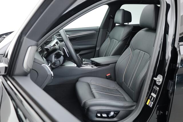 BMW 5-SERIE Touring 530e xDrive M Sport | Laser | Memory | Elek. Trekhaak | H&K Audio | HUD | Pano | Keyless | Dodehoek