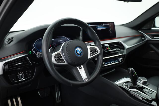 BMW 5-SERIE Touring 530e xDrive M Sport | Laser | Memory | Elek. Trekhaak | H&K Audio | HUD | Pano | Keyless | Dodehoek