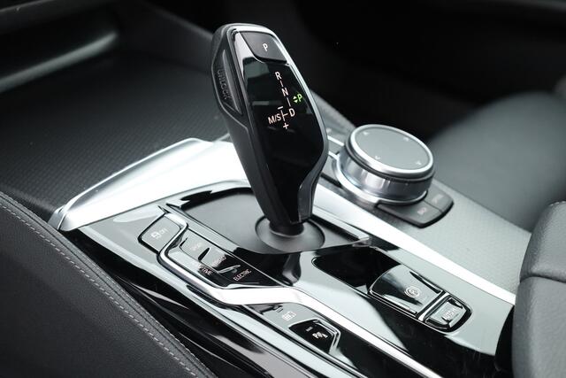 BMW 5-SERIE Touring 530e xDrive M Sport | Laser | Memory | Elek. Trekhaak | H&K Audio | HUD | Pano | Keyless | Dodehoek