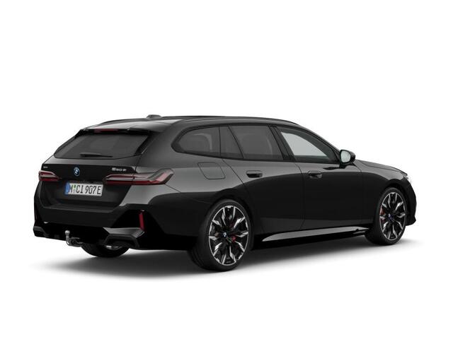 BMW 5-SERIE Touring 550e xDrive | M Sportpakket Pro | Bowers & Wilkins | Comfort Pack | Travel Pack | Innovation Pack