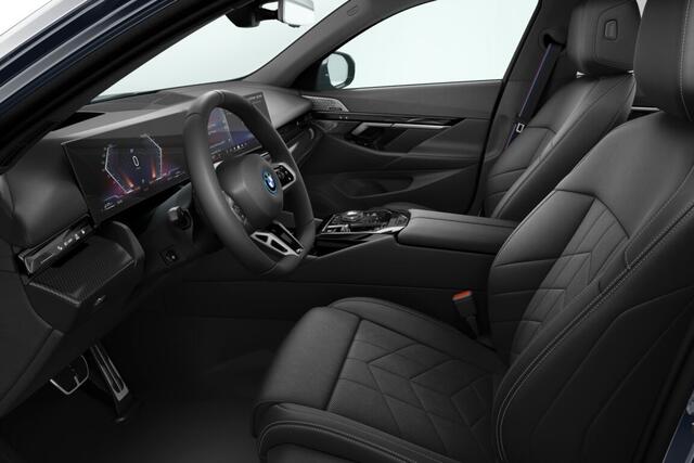 BMW 5-SERIE Sedan 550e xDrive | M Sport Pro | Innovation Pack | Travel Pack | Comfort Pack | Trekhaak