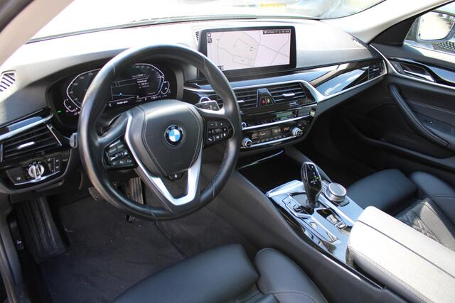 BMW 5-SERIE Touring 530e xDrive Business Edition Plus ACC LEDER PANORAMADAK TREKHAAK