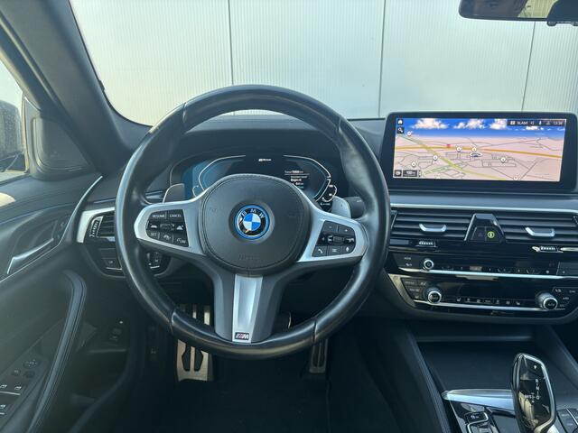 BMW 5-SERIE 530e xDrive M-Sport Pro | M-stoelen | Harman/Kardon | Schuifdak | Adaptive |