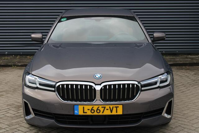 BMW 5-SERIE 545e xDrive Lurxury Adaptive-Cruise Laser Comfortzetels-Leder Head-Up Harman-Kardon Elektr.-Trekaak