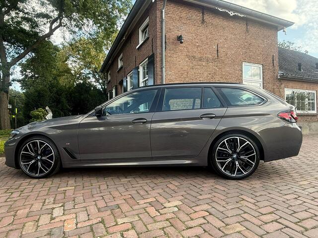 BMW 5-SERIE Touring 540d xDrive High Executive