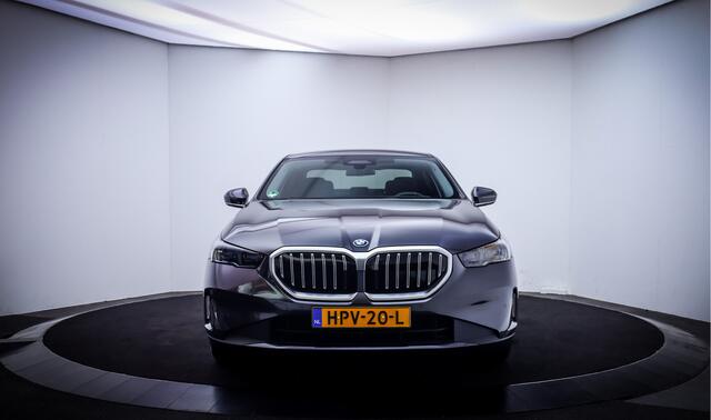 BMW 5-SERIE 550e xDrive FULL.LED | KEYLESS | DODEHOEK | CARPLAY | HEAD-UP | ADAPTIEVE.CRUISE | LANE.ASS| ELEK.TREKHAAK