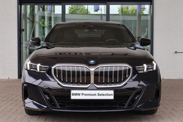 BMW 5-SERIE Sedan 550e xDrive | M Sportpakket | Innovation Pack | Comfort Pack