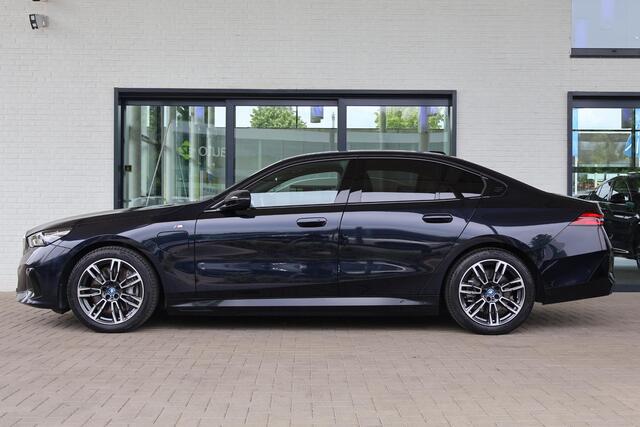 BMW 5-SERIE Sedan 550e xDrive | M Sportpakket | Innovation Pack | Comfort Pack