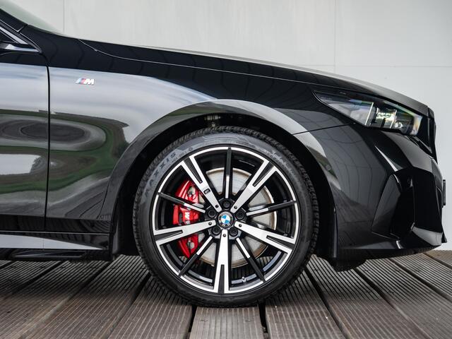 BMW 5-SERIE Touring 540d xDrive | M Sportpakket Pro | Innovation Pack | Comfort Access | Harman-Kardon | Panoramadak | Stoelverwarming | Trekhaak