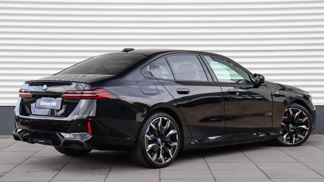 BMW 5-SERIE 550e xDrive M-Sport Pro | Bowers & Wilkins | Stoelventilatie | Panoramdak | Trekhaak | Carbon