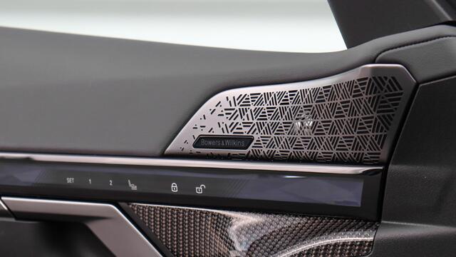 BMW 5-SERIE 550e xDrive M-Sport Pro | Bowers & Wilkins | Stoelventilatie | Panoramdak | Trekhaak | Carbon