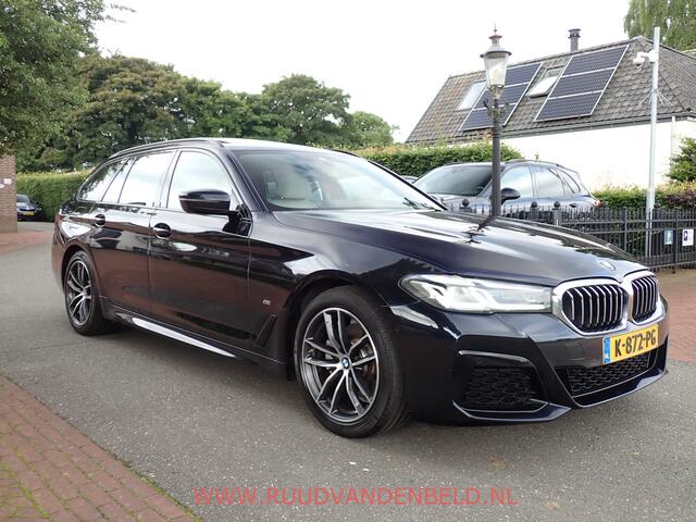 BMW 5-SERIE Touring 520i LCI M-PAKKET SHADOWLINE PANODAK/COMFORTLEER/TREKHAAK