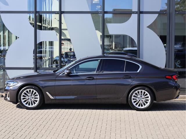 BMW 5-SERIE 520d Business Edition Plus | ACC | 4 wiel sturing | Pano | HUD |