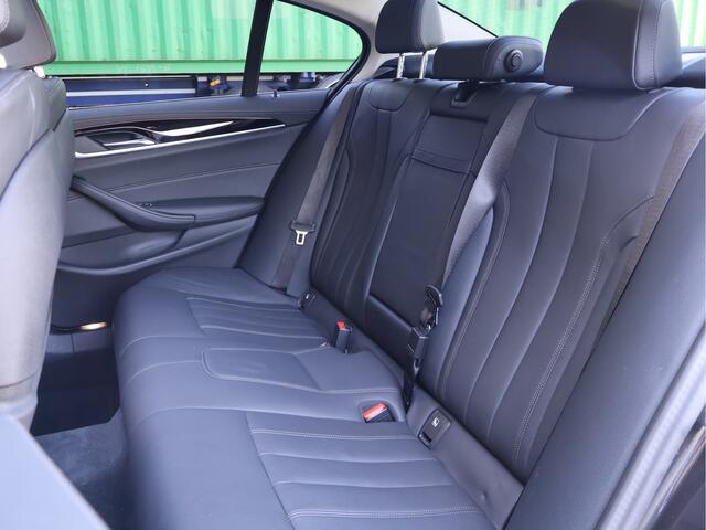 BMW 5-SERIE 520d Business Edition Plus | ACC | 4 wiel sturing | Pano | HUD |