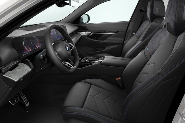 BMW 5-SERIE Touring 520i | M Sport | Travel Pack | Comfort Pack | Trekhaak