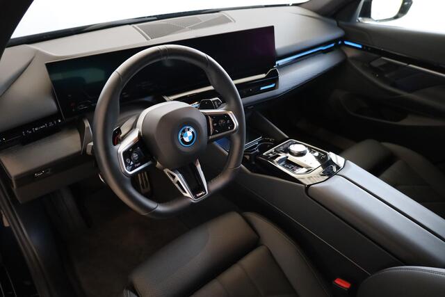 BMW 5-SERIE Touring 530e M Sportpakket | Driving Assistant Plus | Travel Pack | Elektr. Trekhaak