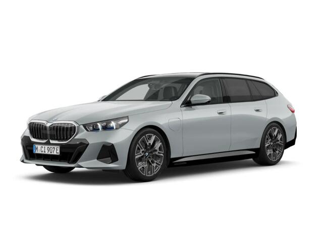 BMW 5-SERIE Touring 520i M-Sport Pano Trekh ACC 360 H/K HUD 21inch Stoelventilatie