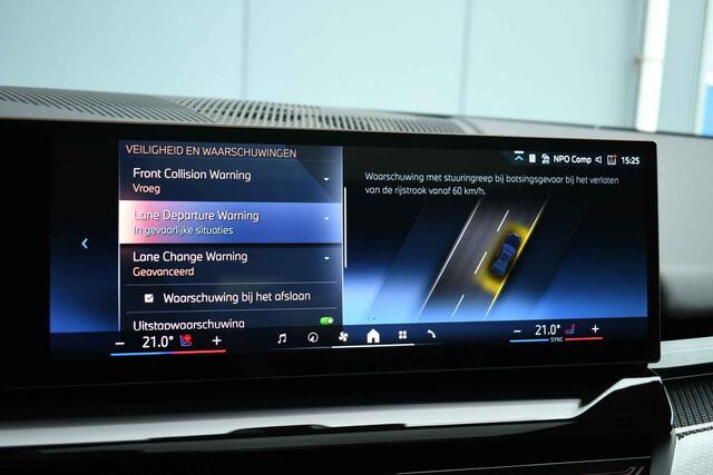 BMW 5-SERIE Touring 520i M-Sport Pano Trekh ACC 360 B&W HUD 21inch Stoelventilatie