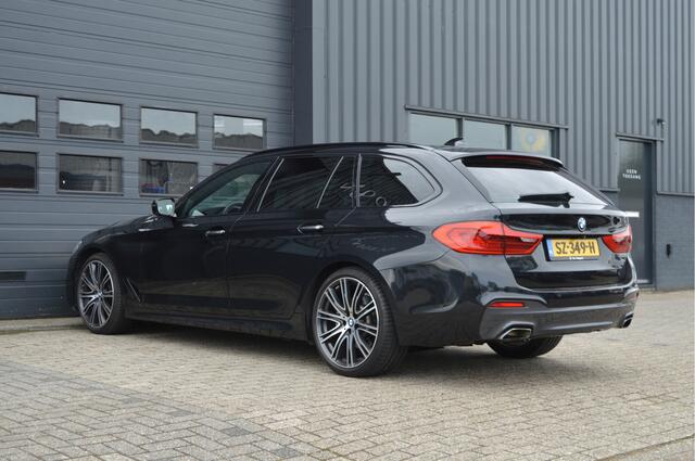 BMW 5-SERIE Touring 520i High Executive | M-PAKKET | PANO | CAMERA |