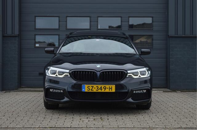 BMW 5-SERIE Touring 520i High Executive | M-PAKKET | PANO | CAMERA |