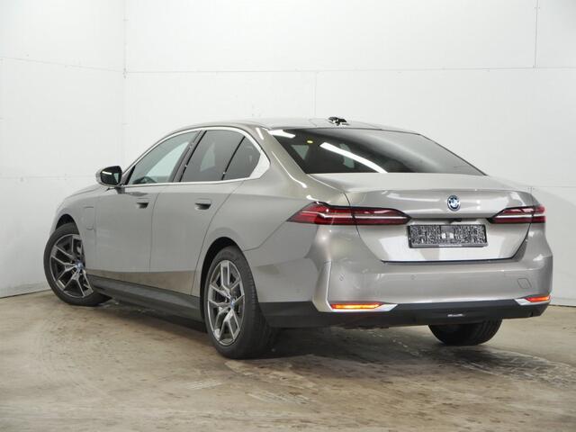 BMW 5-SERIE Sedan 530e | Harman/kardon | Panorama | 360 cam | 4x stoelverw. | Stoelventilatie | 4-zone Clima