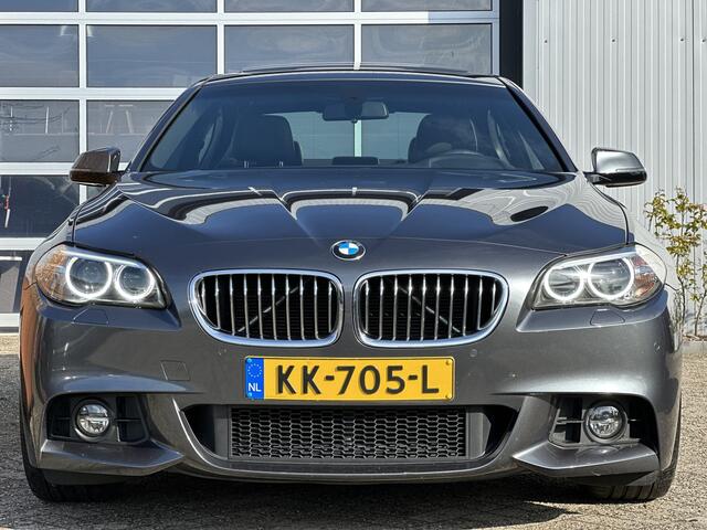 BMW 5-SERIE 520i M Sport Edition High Executive 184pk | Bi-xenon koplampen | Cruise control | Lederen bekleding | Parkeersensor voor en achter | Voorstoelen verwarmd | Prachtig exemplaar!