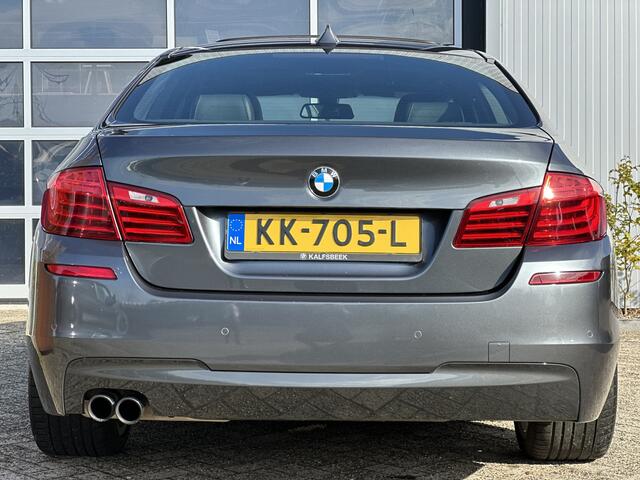 BMW 5-SERIE 520i M Sport Edition High Executive 184pk | Bi-xenon koplampen | Cruise control | Lederen bekleding | Parkeersensor voor en achter | Voorstoelen verwarmd | Prachtig exemplaar!