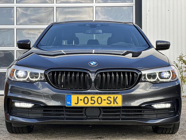 BMW 5-SERIE 530d High Executive 266pk | Apple Carplay/Android Auto | Cruise control adaptief met stop&go en stuurhulp | DAB | Harman/Kardon geluidsinstallatie | Head-up display | Lichtmetalen velgen 20" | Trekhaak | Prachtig Exemplaar!