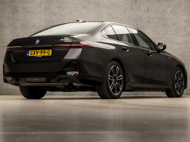 BMW 5-SERIE 530e M Sport 300Pk Automaat (SCHUIFDAK, M PAKKET, LUCHTVERING, HEAD-UP DISPLAY, COMFORTSTOELEN, STOELKOELING, 360 CAMERA, ADAPTIVE CRUISE, HARMAN/KARDON, NIEUWSTAAT)