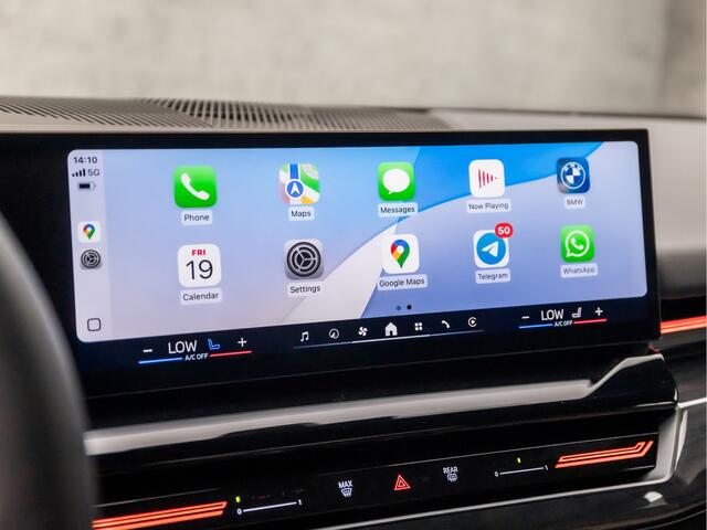 BMW 5-SERIE 530e M Sport 300Pk Automaat (SCHUIFDAK, M PAKKET, LUCHTVERING, HEAD-UP DISPLAY, COMFORTSTOELEN, STOELKOELING, 360 CAMERA, ADAPTIVE CRUISE, HARMAN/KARDON, NIEUWSTAAT)