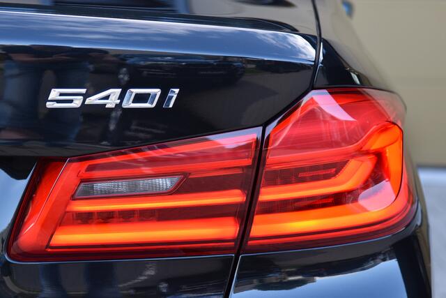 BMW 5-SERIE 540i xDrive High Executive * Comfortstoelen * M-Sportpakket * 1e Eigenaar * Dealeronderhouden *