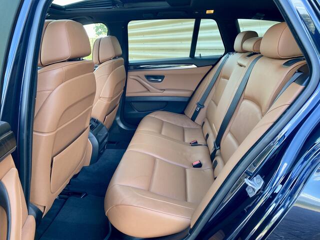 BMW 5-SERIE Touring 520i Luxury Edition automaat [ Full option, NL-auto, 1e eig, dealer oh ]