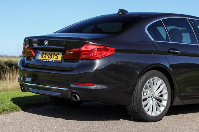 BMW 5-SERIE 520i Aut8 Exe ? Leder ? H&K ? Sfeer