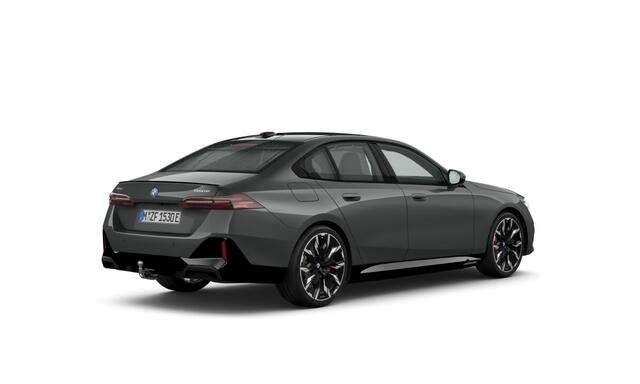 BMW 5-SERIE 550e xDrive | 21 Inch | M-Sportpakket Pro | Innovation Pack | Comfort Pack | Travel Pack | Panoramadak | Trekhaak