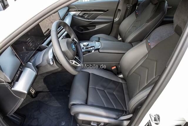 BMW 5-SERIE Touring 530e xDrive M-SPORT ** LED, NAVI+, LEDER, 19-inch LMV, ALARM, M-ONDERSTEL ** 1e EIG - UNFALLFREI ** ** INFORMEER OOK NAAR ONZE AANTREKKELIJKE FINANCIAL-LEASE TARIEVEN **