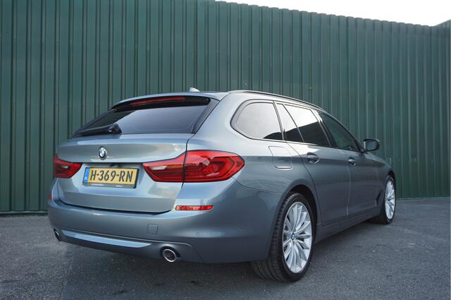 BMW 5-SERIE Touring 530i 252pk xDrive High Executive Automaat + Leer/ 19inch/ Comfortstoelen/ LED/ Garantie!