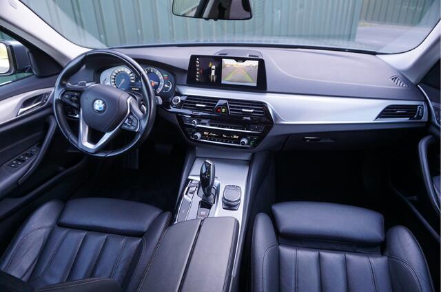 BMW 5-SERIE Touring 530i 252pk xDrive High Executive Automaat + Leer/ 19inch/ Comfortstoelen/ LED/ Garantie!