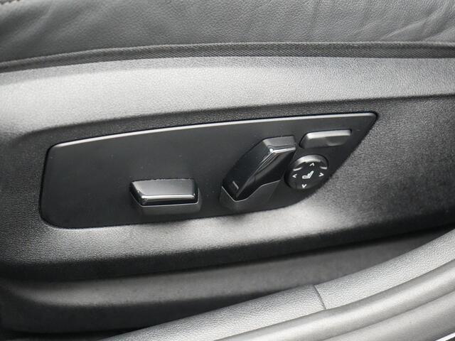 BMW 5-SERIE Touring 530e M Sport Plug In Hybrid 293pk Dealer O.H PHEV | Sfeerverlichting | Lederen Sportstoelen Verwarmd | Apple Carplay | Cruise Control | Camera | Blis | Navigatie | DAB |