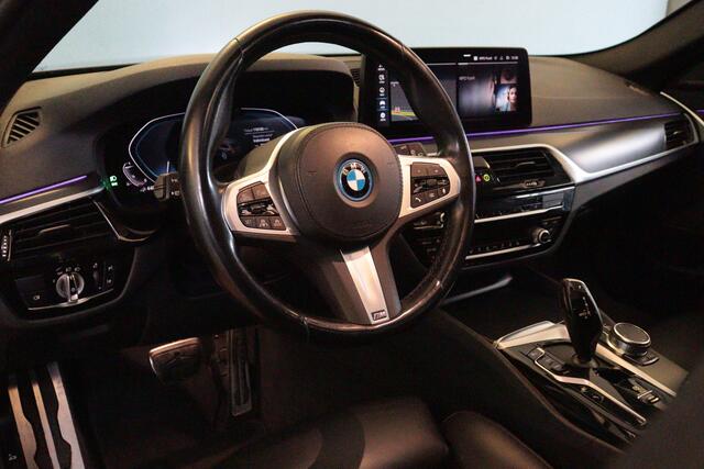 BMW 5-SERIE Touring 530e Business Edition Plus | NAVI | CAMERA + PDC | SCHUIF/KANTELDAK | HARMAN/KARDON AUDIO | TREKHAAK INKL |