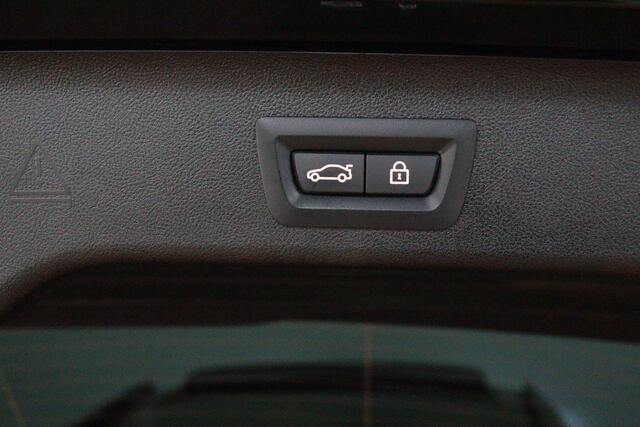 BMW 5-SERIE Touring 530e Business Edition Plus | NAVI | CAMERA + PDC | SCHUIF/KANTELDAK | HARMAN/KARDON AUDIO | TREKHAAK INKL |