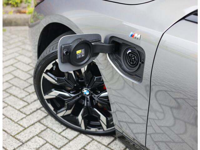 BMW 5-SERIE Touring 550e xDrive | M Sport Pro - Pano - Trekhaak