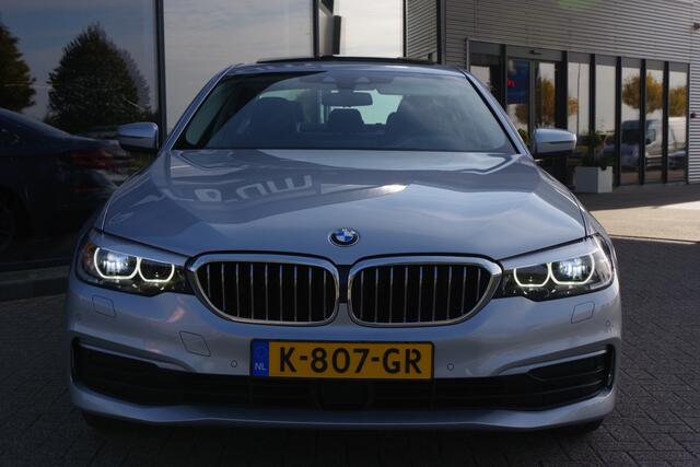BMW 5-SERIE 540i 340 PK xDrive High Executive, Trekhaak, Schuif-Kanteldak, Adap. Cruise Control, Memory