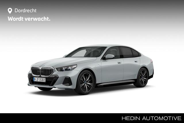 BMW 5-SERIE 550e xDrive M-Sport | Trekhaak | CoPilot | 20" | Bowers & Wilkins Surround