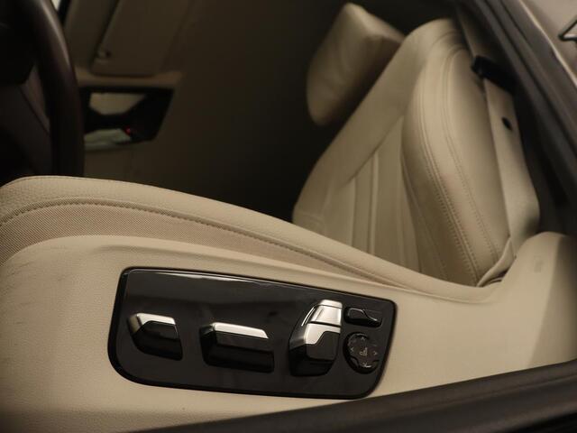 BMW 5-SERIE 520i High Executive | Luxury Line | Leder | Trekhaak | Camera | Stoelverwarming | 19'' | Sfeerverlichting | Memory | Carplay | Navigatie | Park Assist | Full LED