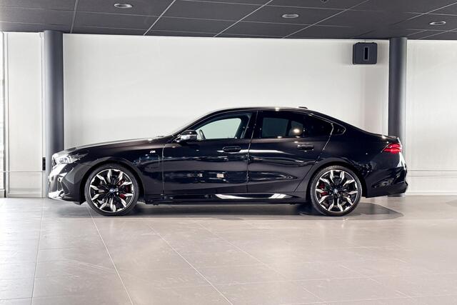 BMW 5-SERIE 550e xDrive | M Sport Pro | Bowers & Wilkins | Glazen Panoramadak | Head-up Display |