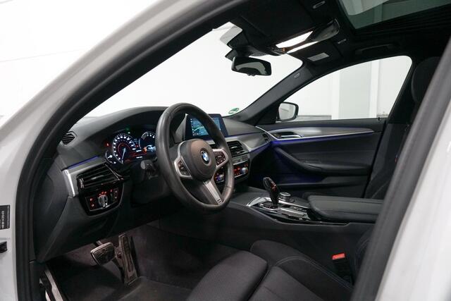 BMW 5-SERIE 530e M-Sport | Schuifdak | Hifi | Camera