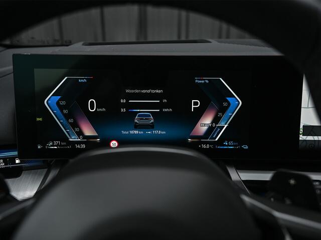 BMW 5-SERIE Touring 530e xDrive M-SPORT PRO | 360 CAMERA | ICONIC GRILL | HEAD-UP | ADAPTIVE LED | AMBIANCE VERLICHTING | COMFORT ACCESS | ADAPTIVE LED | ELEKTR. VERST. STOELEN | BOWERS & WILKINS | EL. TREKHAAK