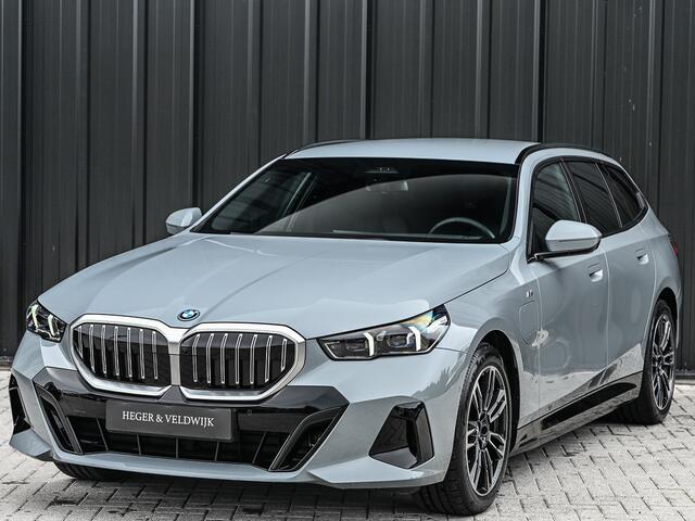 BMW 5-SERIE Touring 530e xDrive M-SPORT PRO | 360 CAMERA | ICONIC GRILL | HEAD-UP | ADAPTIVE LED | AMBIANCE VERLICHTING | COMFORT ACCESS | ADAPTIVE LED | ELEKTR. VERST. STOELEN | BOWERS & WILKINS | EL. TREKHAAK